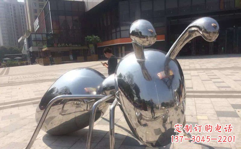 长沙不锈钢蚂蚁雕塑精美而富有讽刺意味