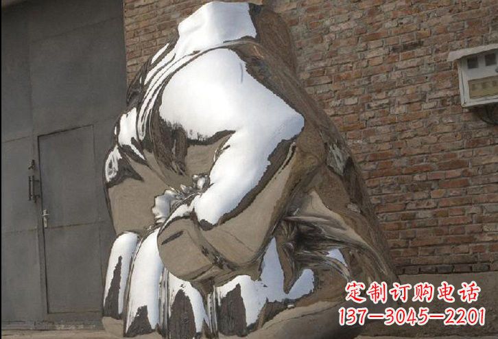 长沙不锈钢拳头雕塑给人以力量的象征