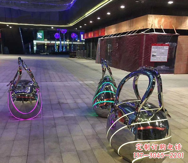 长沙不锈钢手提包雕塑精美艺术品
