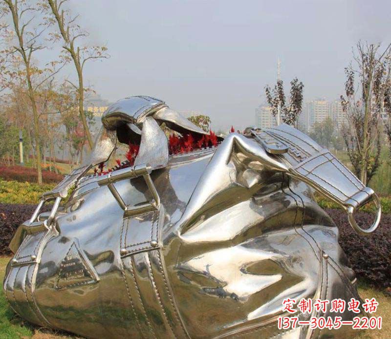 长沙精美不锈钢手提包雕塑