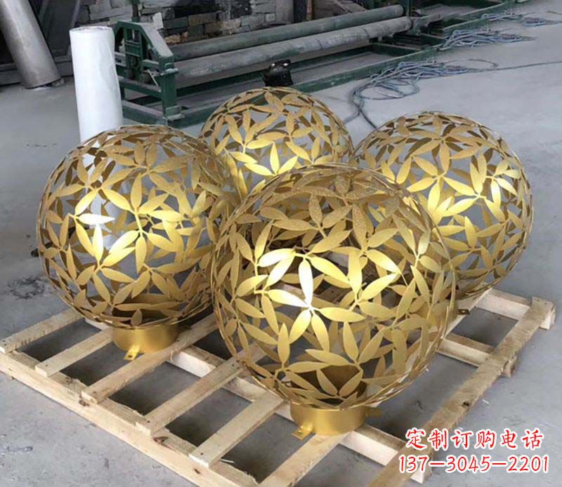 长沙不锈钢树叶镂空球的美妙景观