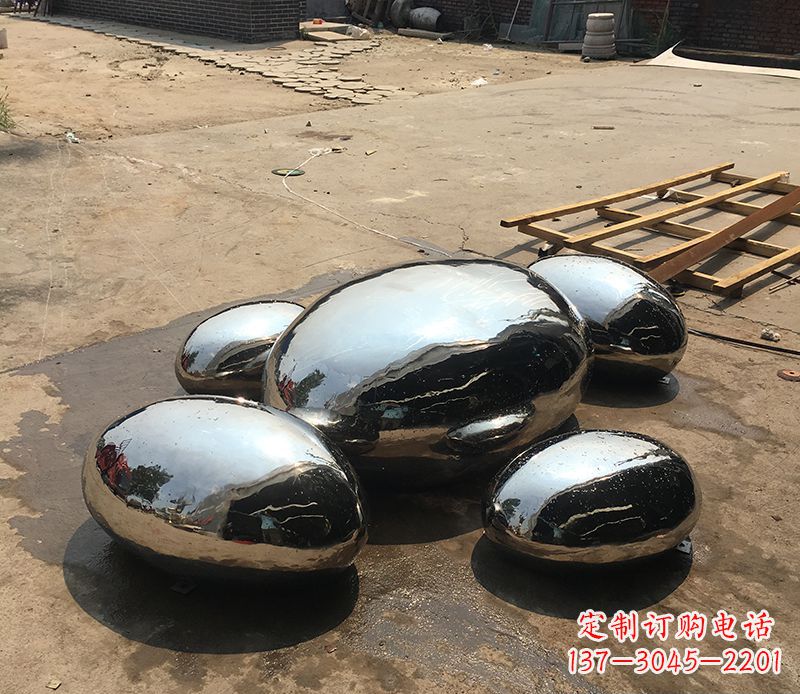 长沙不锈钢水滴雕塑给景观增添独特魅力