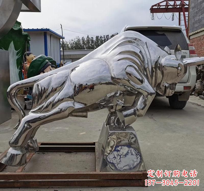 长沙不锈钢拓荒牛雕塑象征勇敢和拼搏