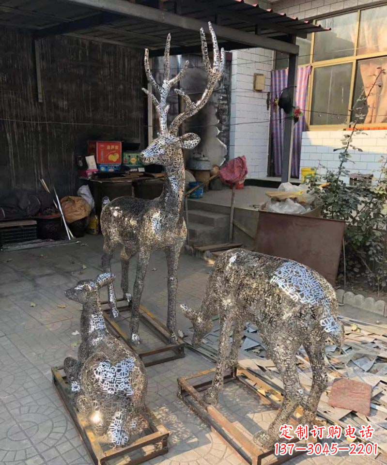 长沙不锈钢庭院里的梅花鹿雕塑