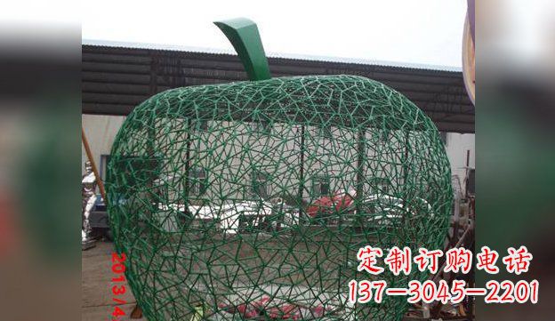 长沙不锈钢网制作的苹果雕塑——精致且耐久