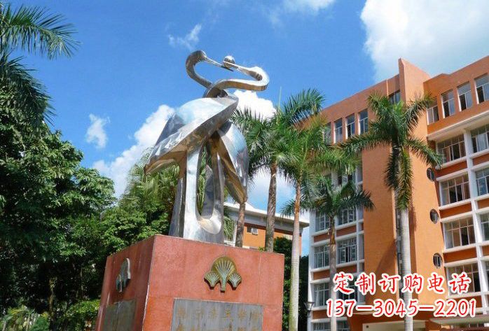长沙不锈钢仙鹤雕塑美丽而神秘