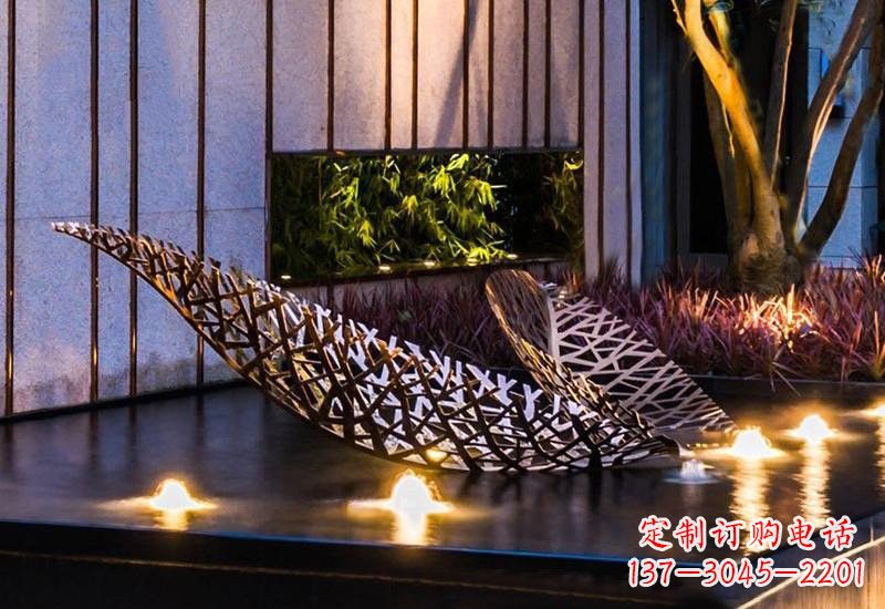 长沙不锈钢小区镂空树叶雕塑给小区添彩