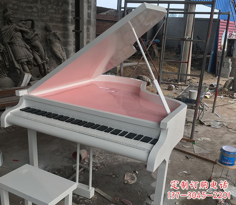 长沙校园里的钢琴雕塑