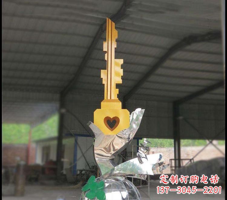 长沙不锈钢校园手提钥匙雕塑