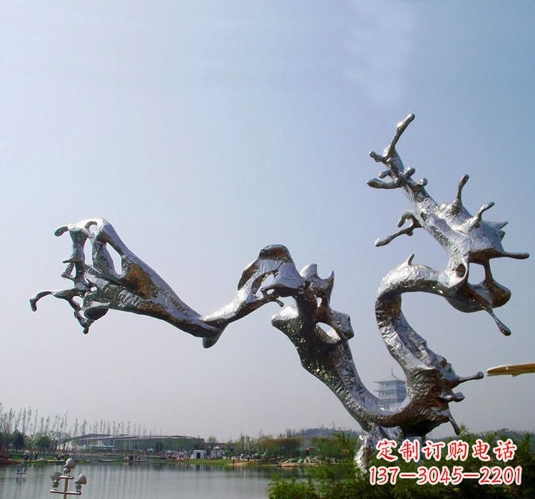 长沙不锈钢水滴雕塑体现自然之美