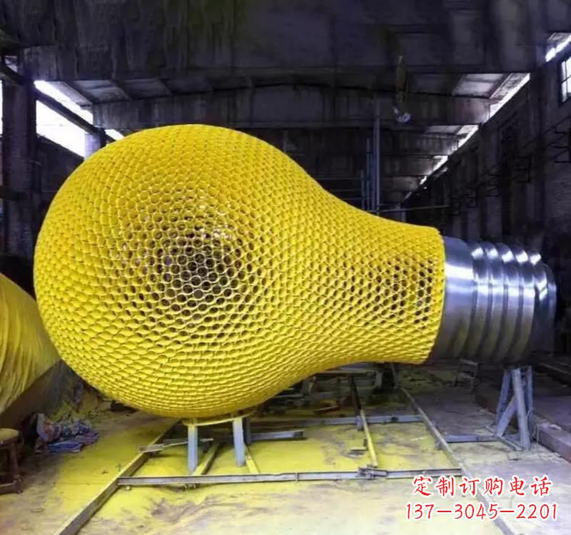 长沙不锈钢灯泡雕塑精美而又抢眼