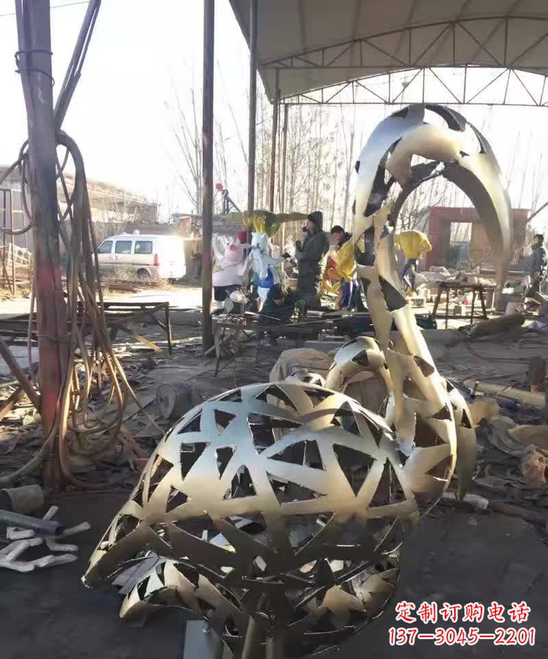 长沙不锈钢天鹅雕塑象征着幸福的美好