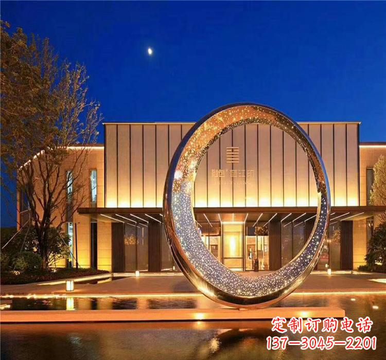 长沙不锈钢圆环雕塑给空间增添无限美感