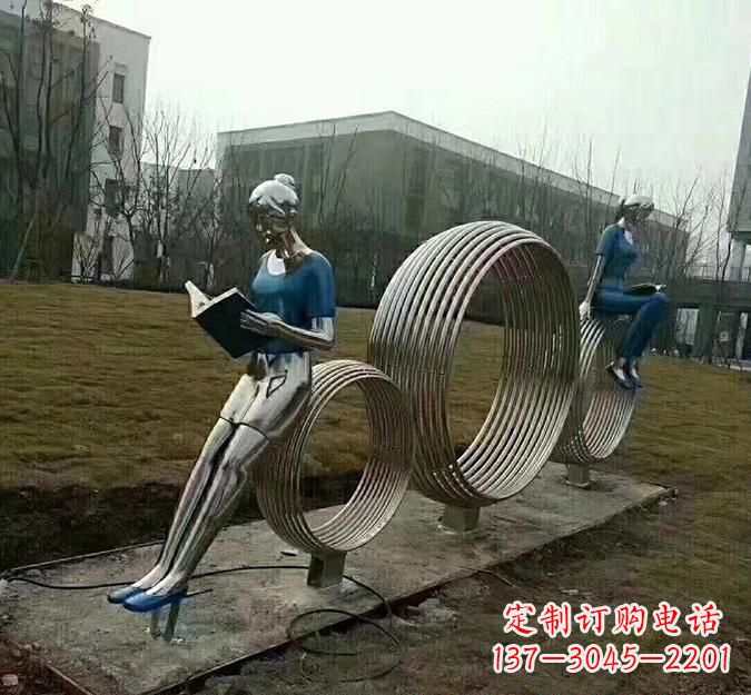 长沙圆环读书人雕塑