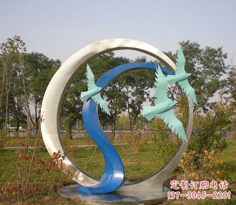长沙不锈钢圆环雕塑精致而优雅