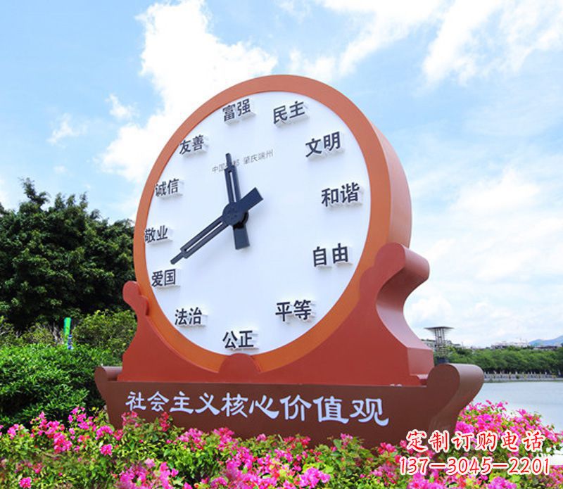 长沙价值观雕塑以不锈钢钟表为蓝本