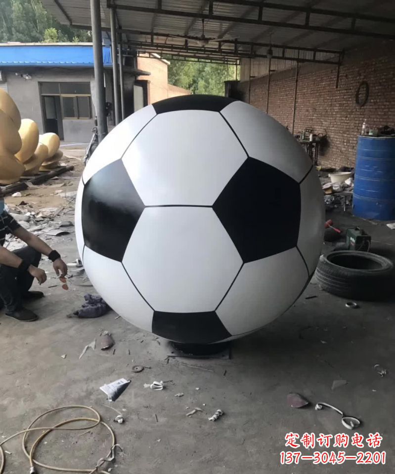 长沙足球雕塑一座屹立不倒的象征