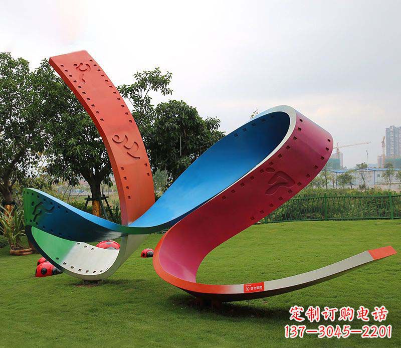 长沙动态彩色不锈钢胶卷雕塑