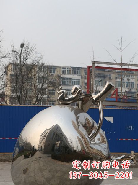长沙城市中的苹果雕塑