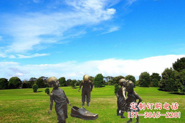 长沙儿童雕塑借穿大鞋的儿童为灵感