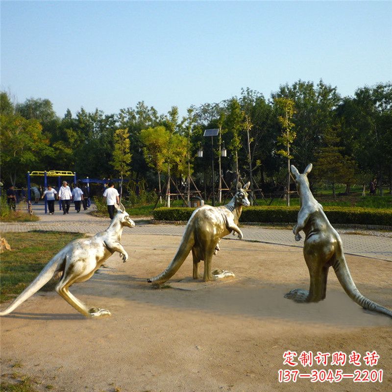 长沙袋鼠雕塑点缀小区公园和谐景观