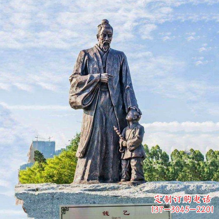 长沙纯铜钱乙雕像传承历史的象征