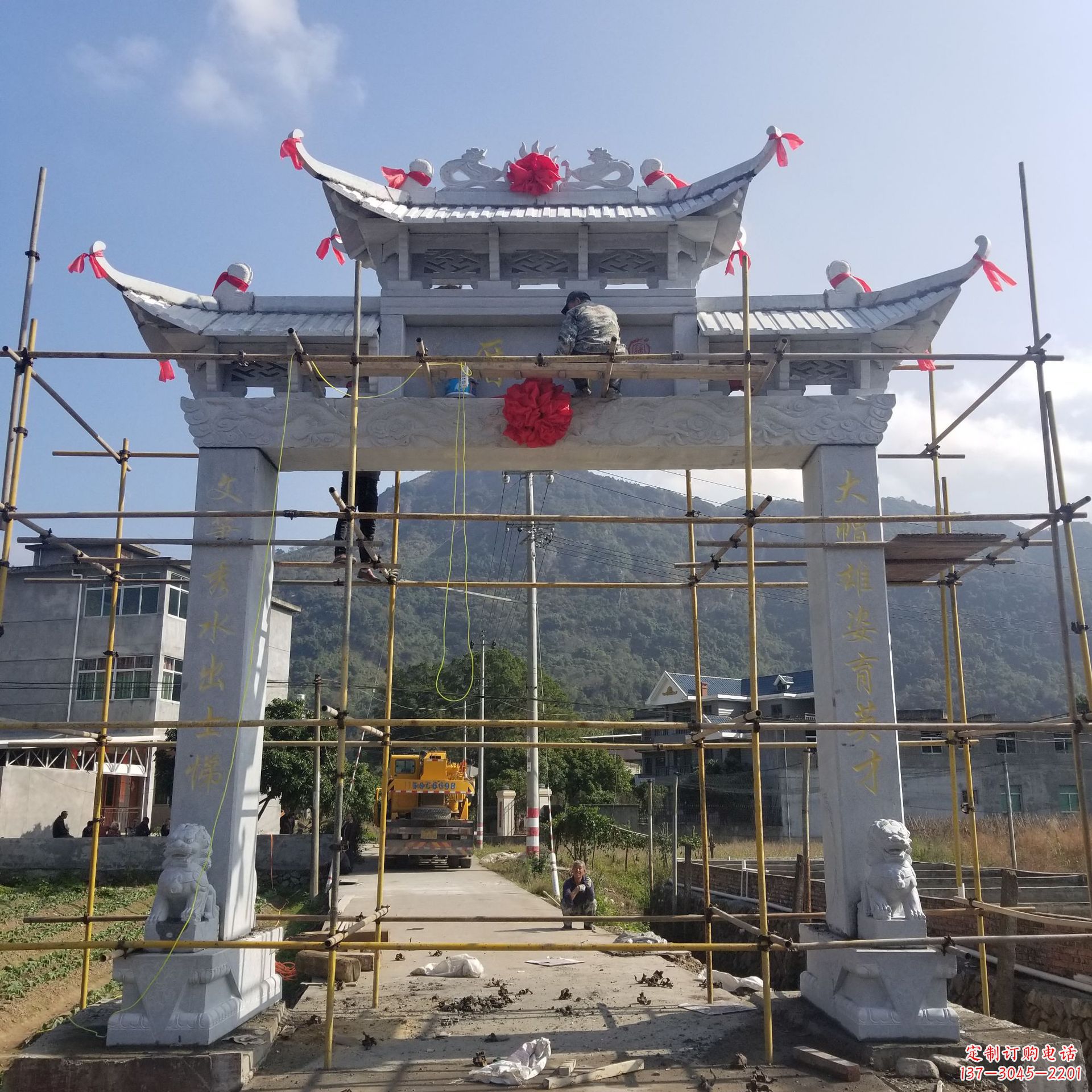 长沙精美的牌坊雕塑,点亮村口