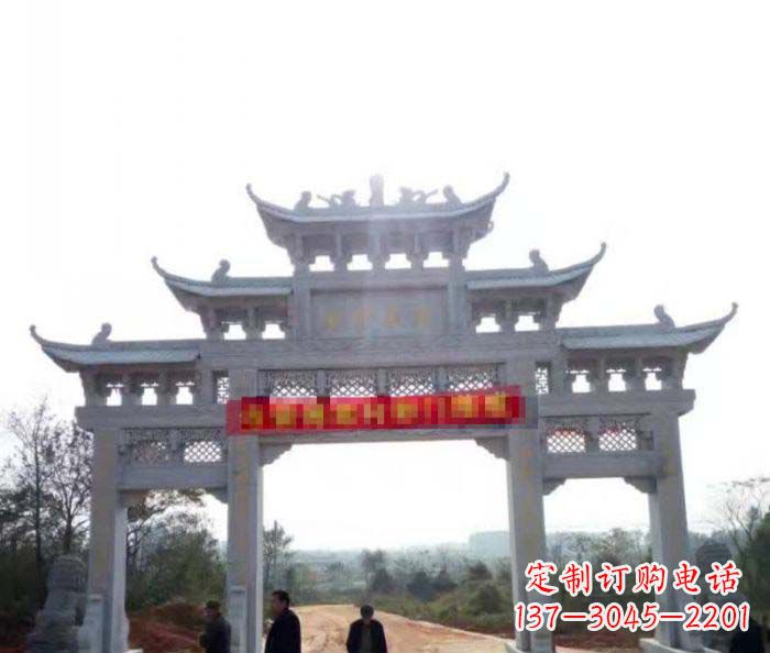 长沙三门石雕牌楼古老而精美的雕塑