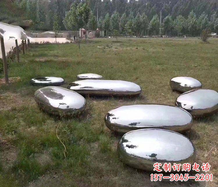 长沙鹅卵石抽象镜面不锈钢雕塑