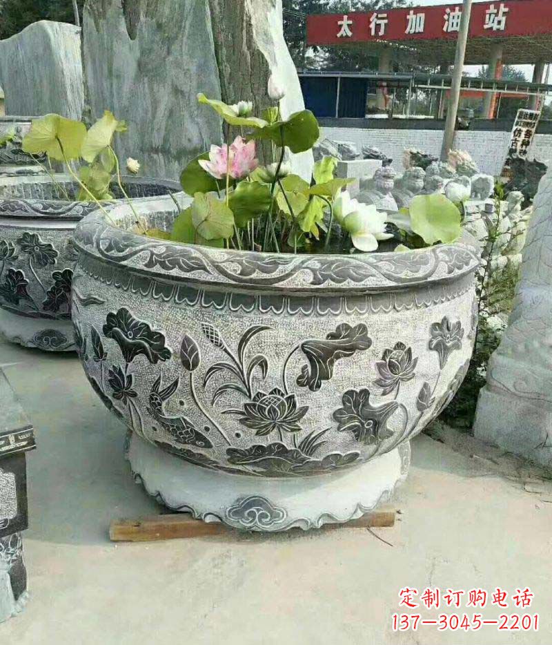 长沙仿古石雕荷花水缸——精美的艺术品