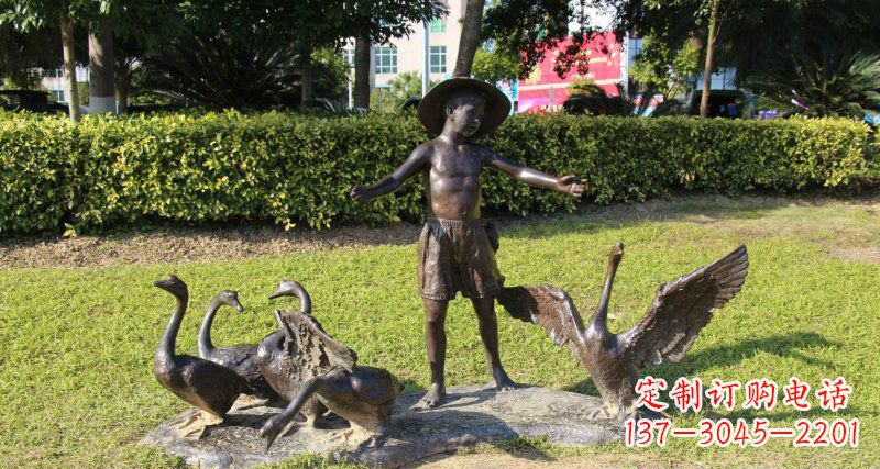 长沙铜雕塑——小男孩放鸭子