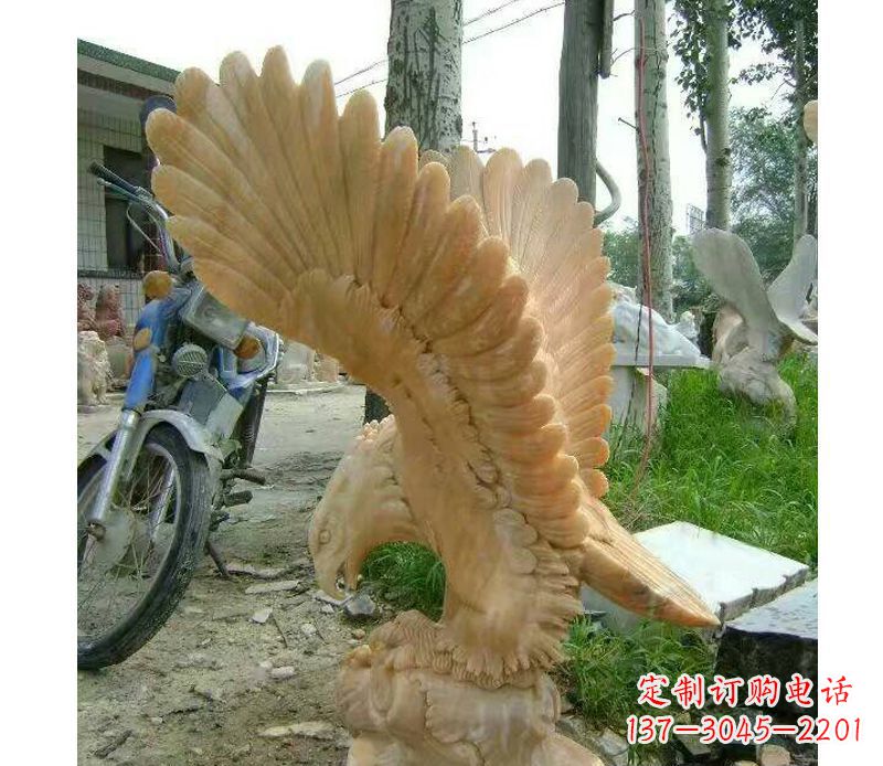 长沙飞翔老鹰石雕