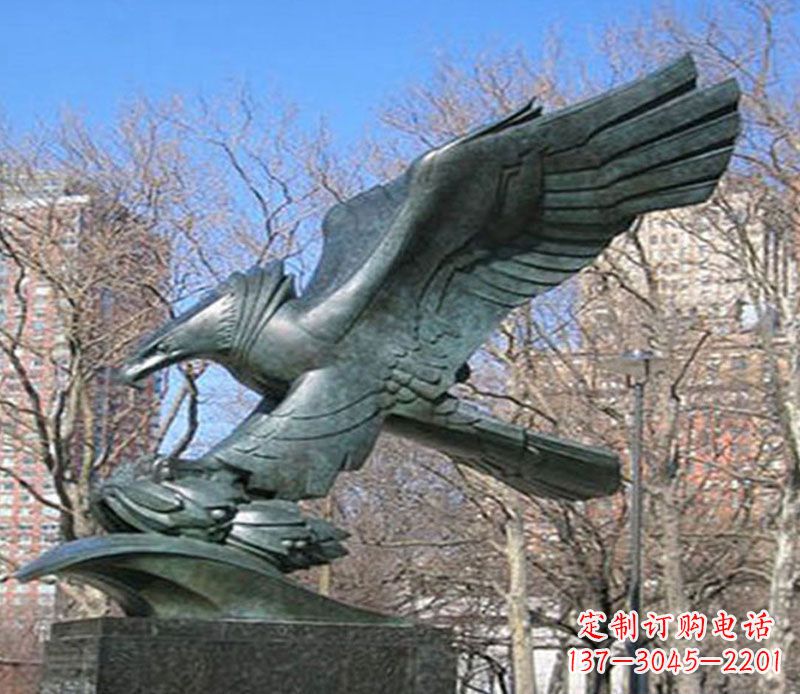 长沙飞鹰石雕动物景观雕塑