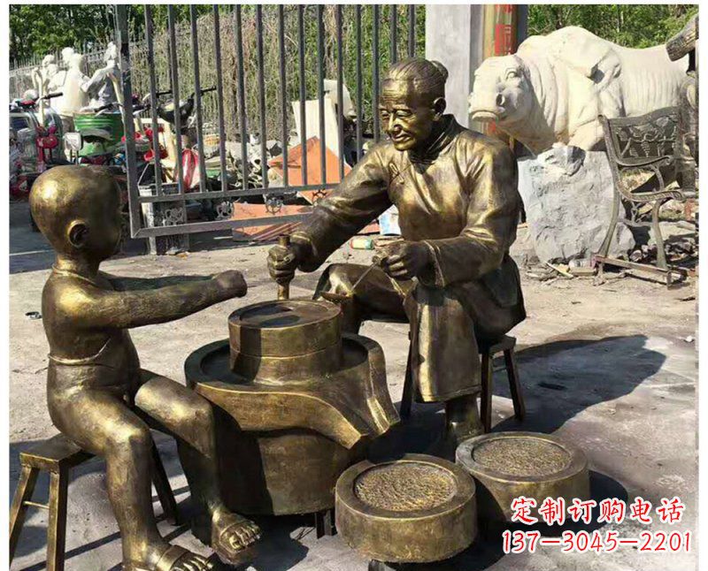 长沙传承传统,细节丰富的把老人磨豆浆雕塑