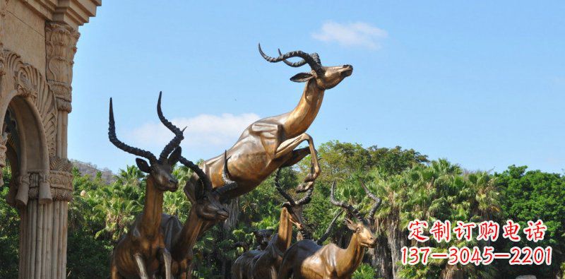 长沙跃动的羚羊雕塑