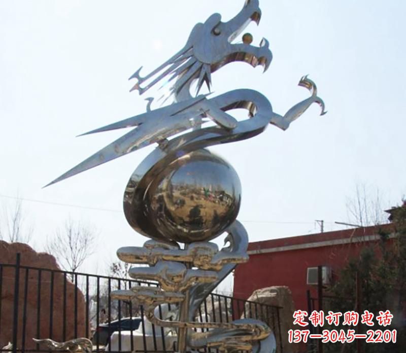 长沙传统与现代完美结合的青铜龙雕塑