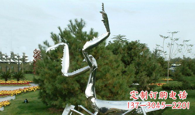 长沙优雅大气的不锈钢螳螂雕塑