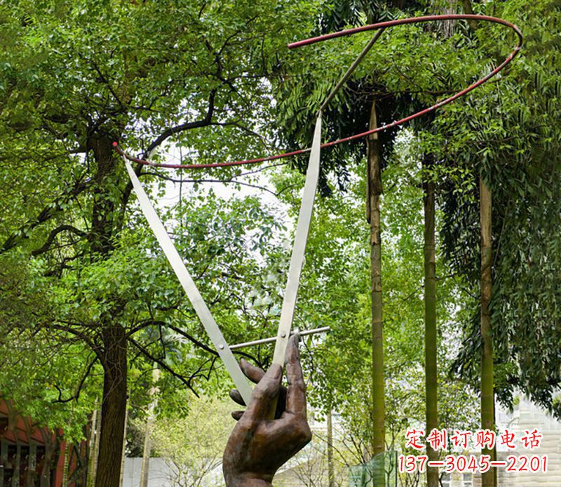 长沙不锈钢圆规雕塑展示精致繁华