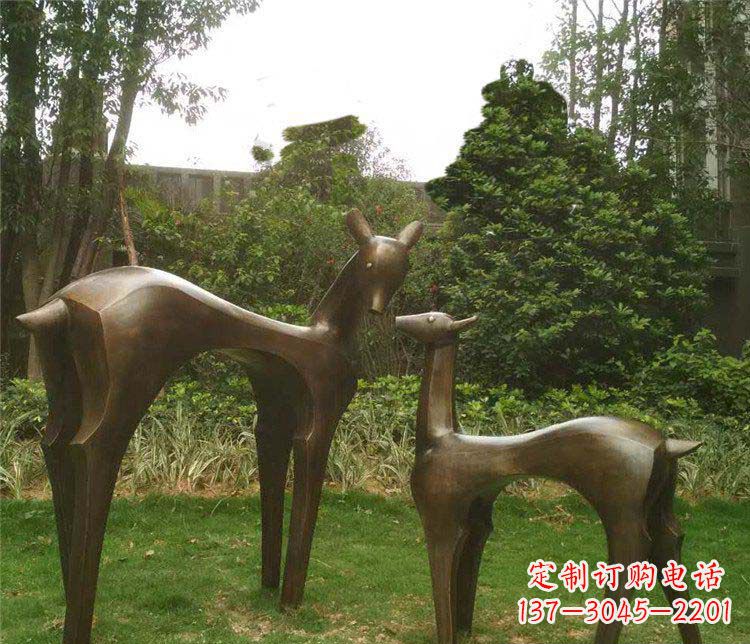 长沙高贵优雅的母子鹿铜雕