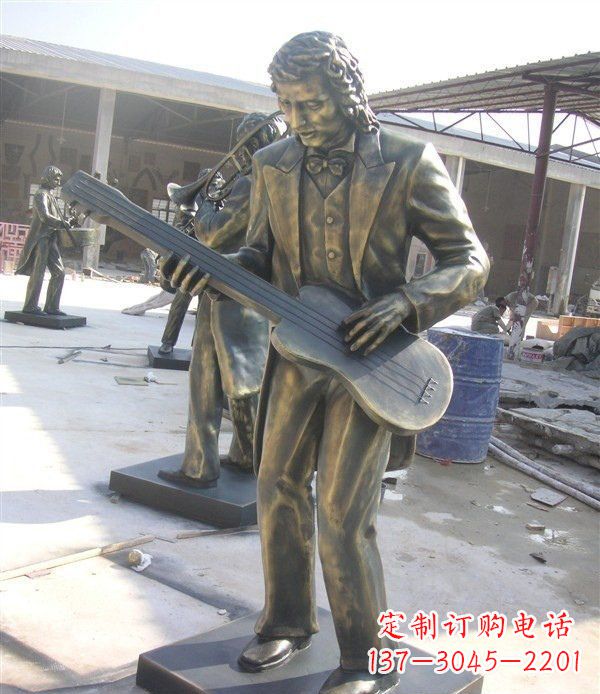 长沙西方人物铜吉他雕塑