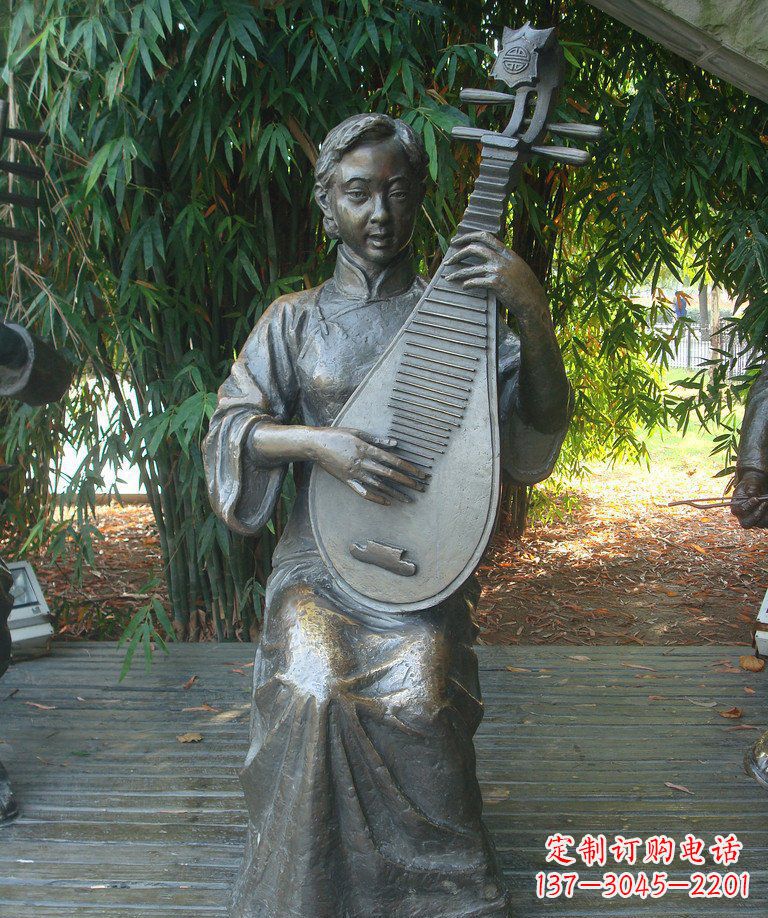 长沙精美绝伦的琵琶女郎铜雕
