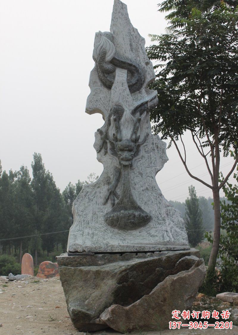 长沙公园景区青石吐水龙