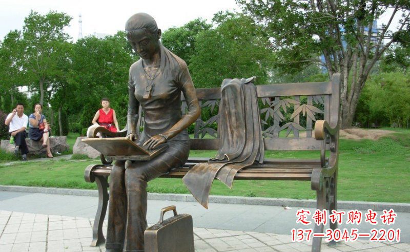 长沙把童真雕刻在铜雕中——女孩雕塑