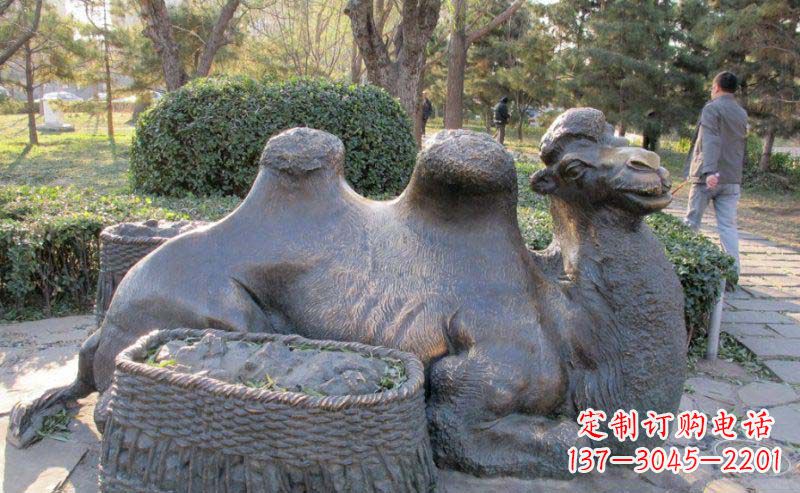 长沙公园骆驼动物铜雕