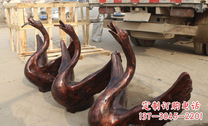 长沙公园喷水天鹅动物铜雕