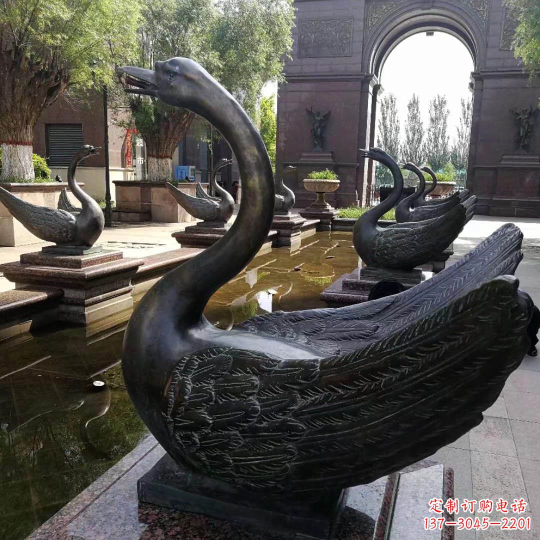 长沙公园喷水天鹅铜雕
