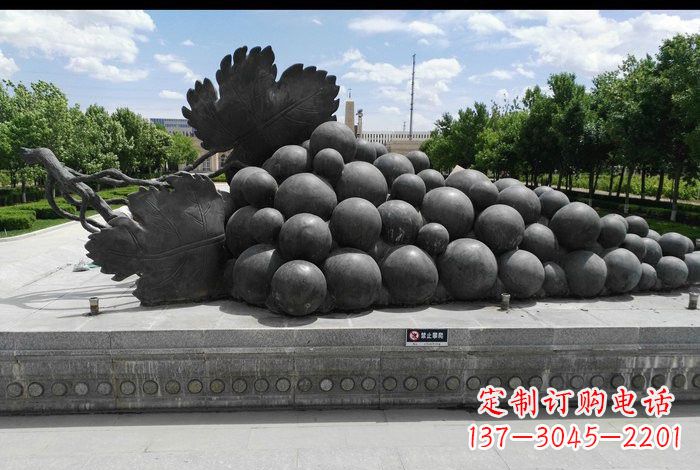 长沙公园葡萄铜雕
