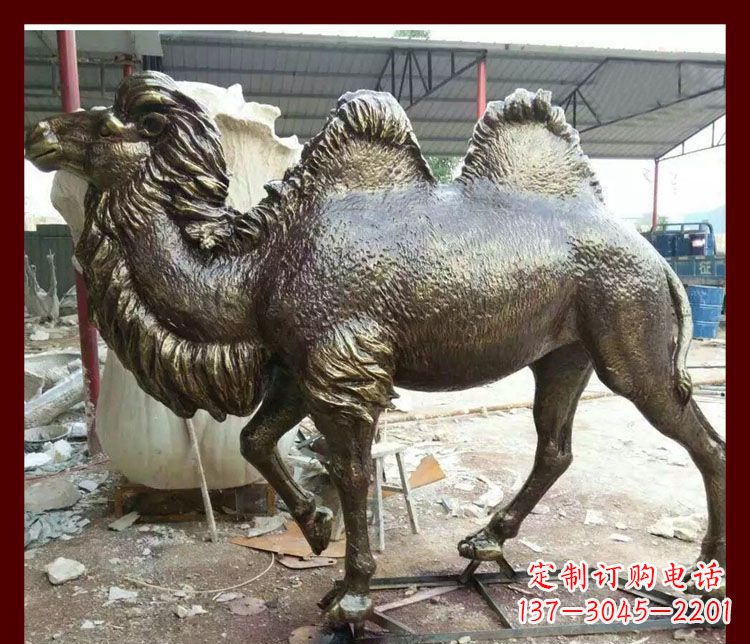长沙公园双峰骆驼铜雕
