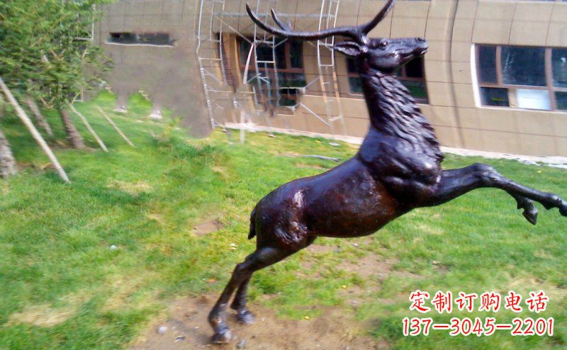 长沙跳跃的鹿动物铜雕