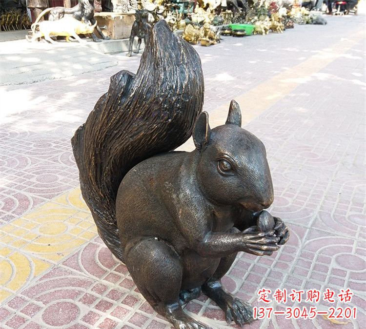 长沙公园铜雕松鼠